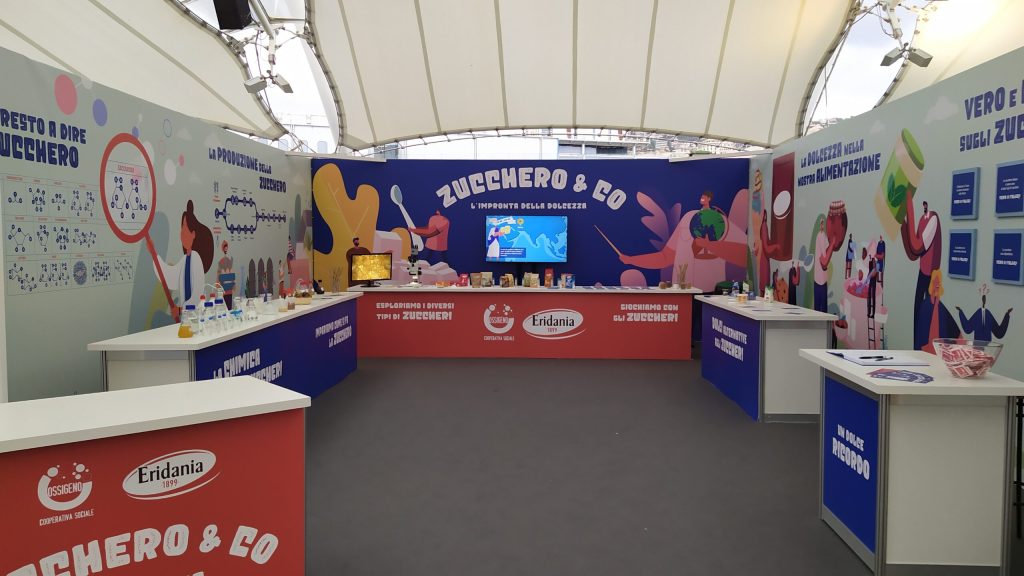 Il percorso espositivo Zucchero & Co. allestito in un festival della scienza